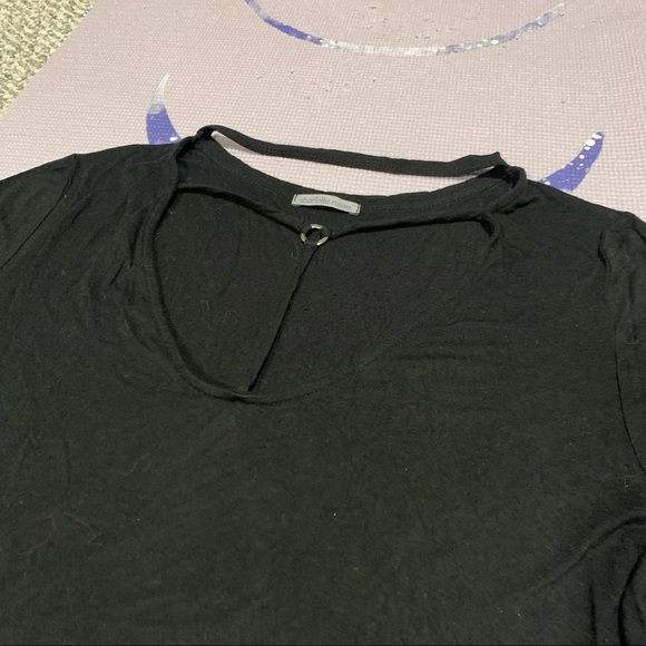 Black O ring strappy cut out tee - Picture 2 of 2